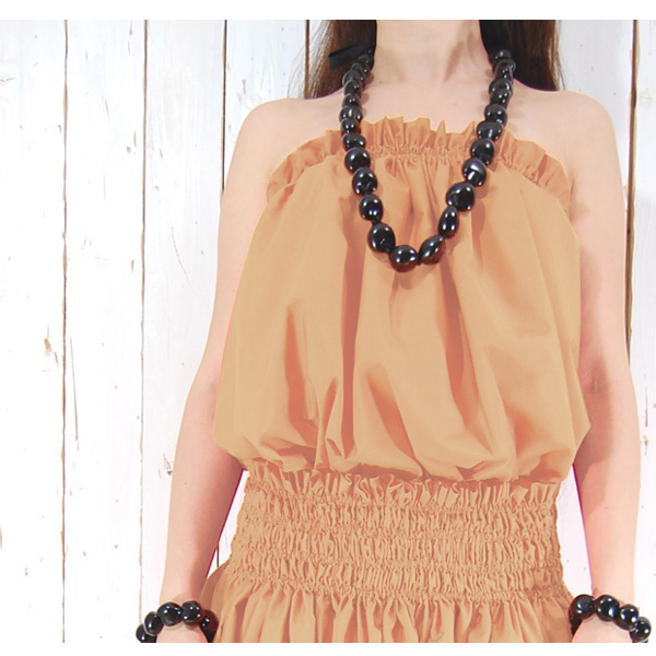 ライトコーラルオレンジ色　無地のパウトップ